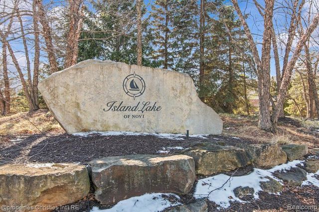 26328 Fieldstone Drive, Novi, MI 48374
