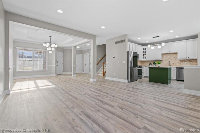 26328 Fieldstone Drive, Novi, MI 48374