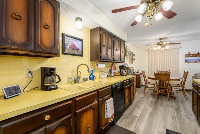 1120 N Hazelwood Ln, Wichita, KS 67212