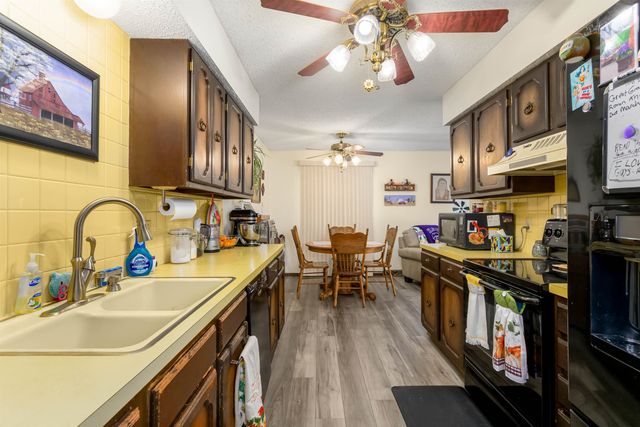 1120 N Hazelwood Ln, Wichita, KS 67212