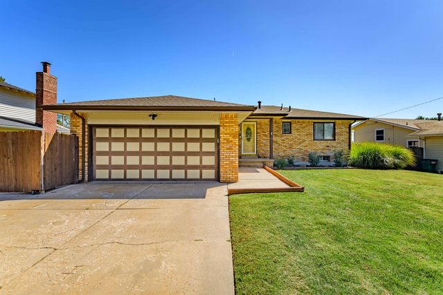 1120 N Hazelwood Ln, Wichita, KS 67212