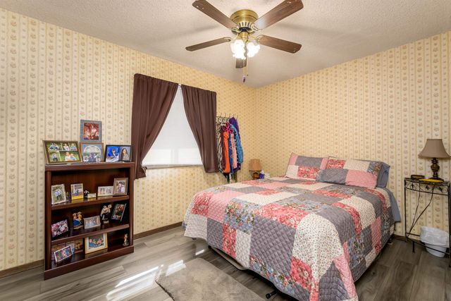 1120 N Hazelwood Ln, Wichita, KS 67212