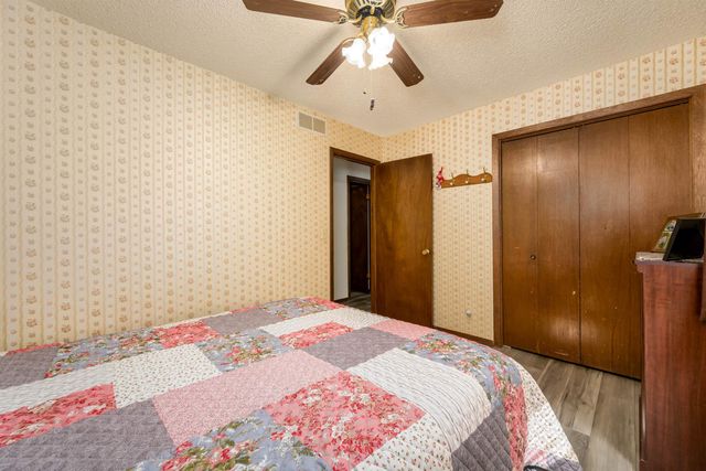 1120 N Hazelwood Ln, Wichita, KS 67212