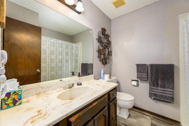 1120 N Hazelwood Ln, Wichita, KS 67212