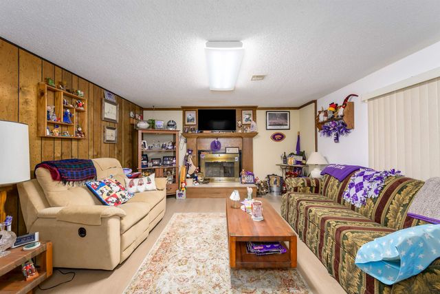 1120 N Hazelwood Ln, Wichita, KS 67212