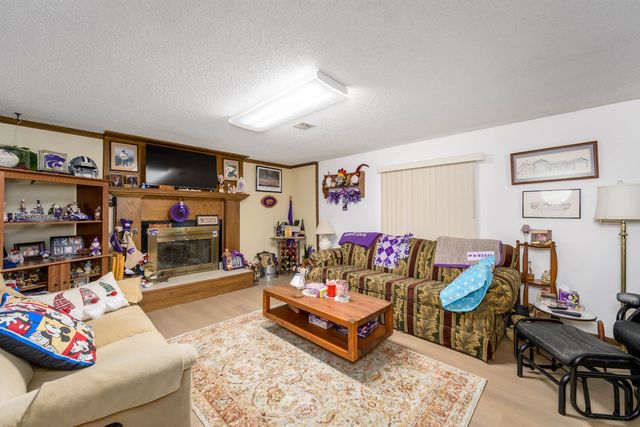 1120 N Hazelwood Ln, Wichita, KS 67212