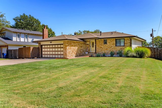 1120 N Hazelwood Ln, Wichita, KS 67212