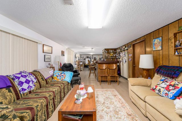 1120 N Hazelwood Ln, Wichita, KS 67212