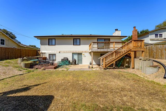 1120 N Hazelwood Ln, Wichita, KS 67212