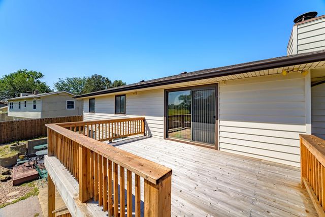 1120 N Hazelwood Ln, Wichita, KS 67212