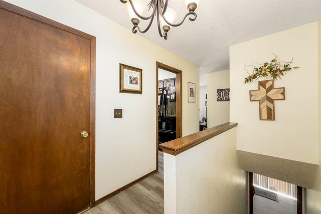 1120 N Hazelwood Ln, Wichita, KS 67212