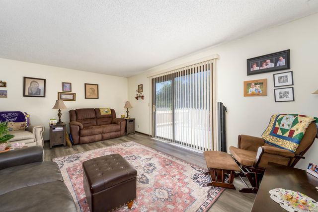 1120 N Hazelwood Ln, Wichita, KS 67212