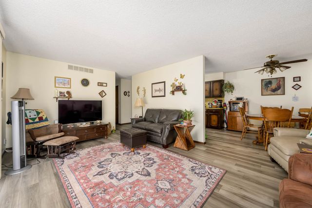 1120 N Hazelwood Ln, Wichita, KS 67212