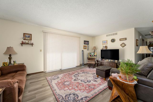 1120 N Hazelwood Ln, Wichita, KS 67212