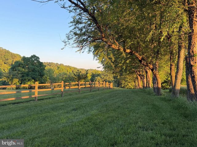 3646 MEADOW VIEW RD, Manheim, PA 17545