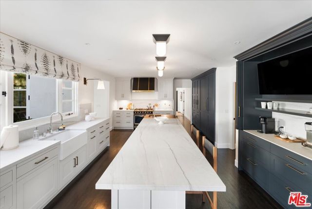 329 S Roxbury Drive, Beverly Hills, CA 90212