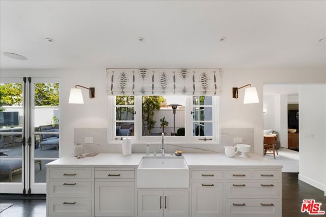 329 S Roxbury Drive, Beverly Hills, CA 90212