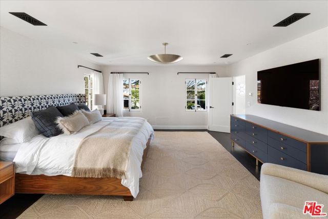 329 S Roxbury Drive, Beverly Hills, CA 90212