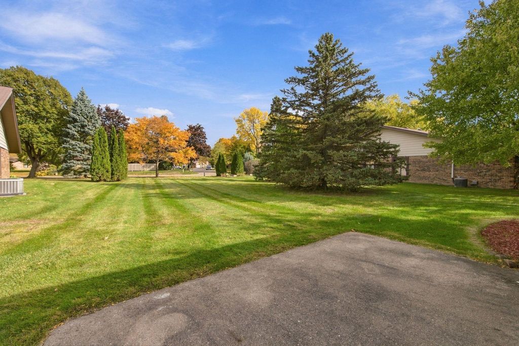 974 Yuma Lane N, Plymouth, MN 55447 — photo 3
