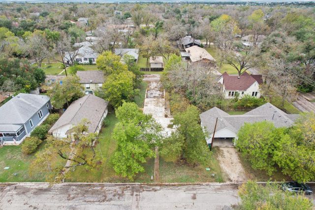 904 James ST, Taylor, TX 76574