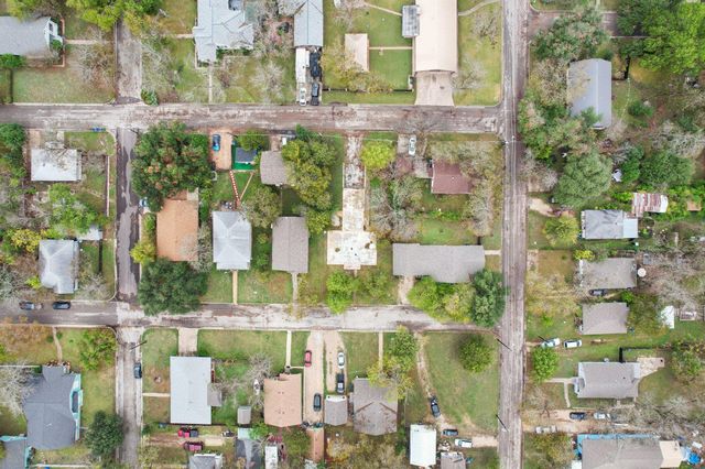 904 James ST, Taylor, TX 76574