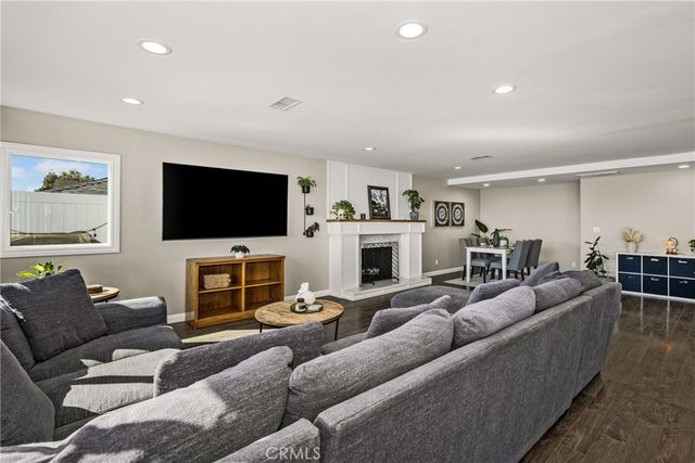 688 Buttonwood, Brea, CA 92821