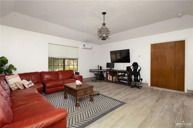 2101 W Jonquil Avenue, Mcallen, TX 78501