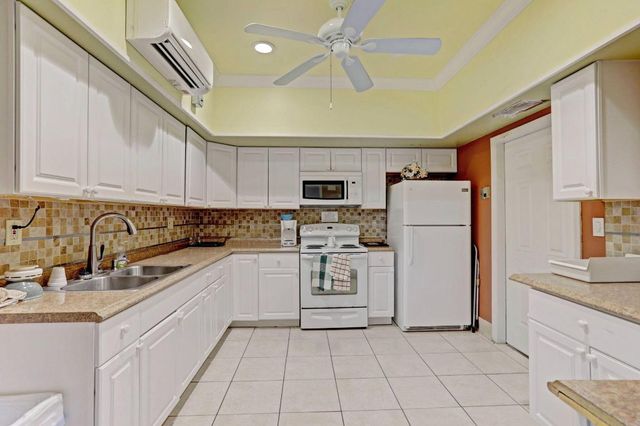 2660 Barkley Drive E B, West Palm Beach, FL 33415