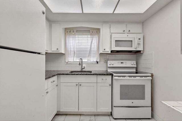 2660 Barkley Drive E B, West Palm Beach, FL 33415