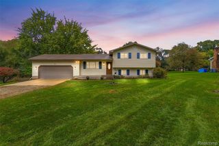819 Alpine Trail, Fenton, MI 48430
