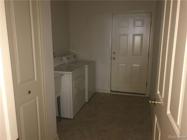 16941 Hawick 142, Romulus, MI 48174