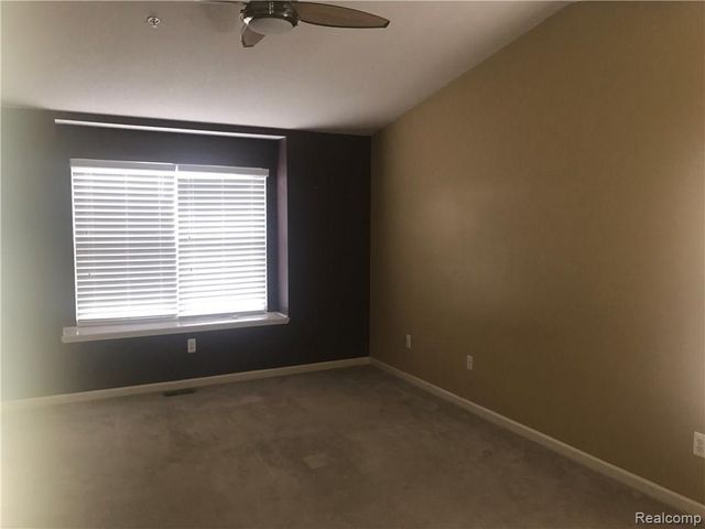 16941 Hawick 142, Romulus, MI 48174