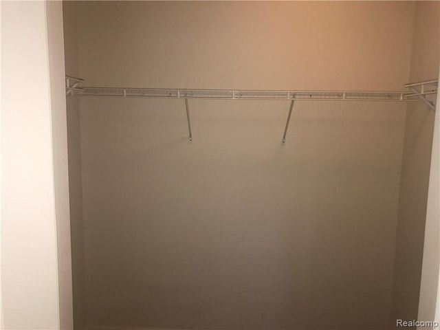 16941 Hawick 142, Romulus, MI 48174