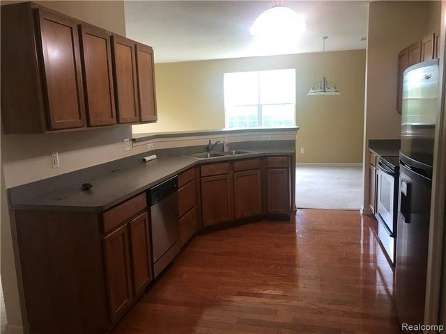 16941 Hawick 142, Romulus, MI 48174