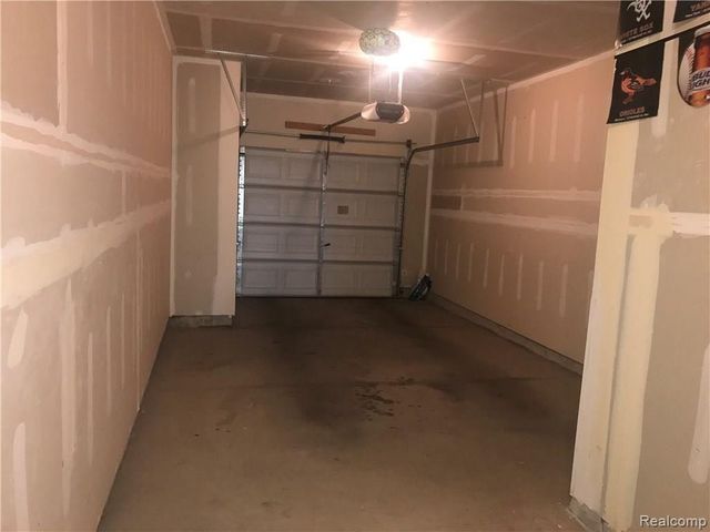 16941 Hawick 142, Romulus, MI 48174