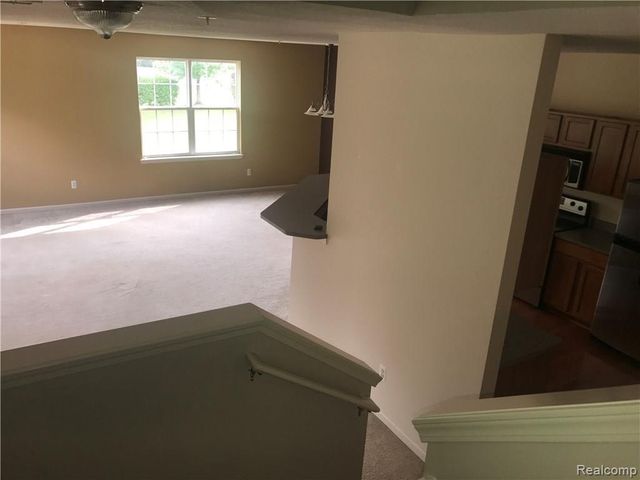 16941 Hawick 142, Romulus, MI 48174