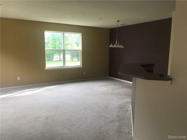 16941 Hawick 142, Romulus, MI 48174