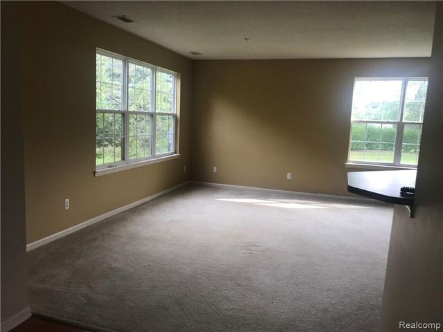 16941 Hawick 142, Romulus, MI 48174