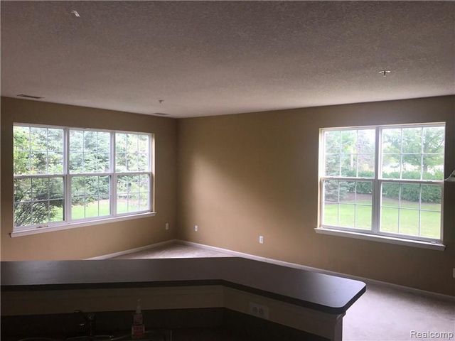 16941 Hawick 142, Romulus, MI 48174