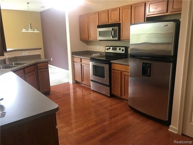 16941 Hawick 142, Romulus, MI 48174