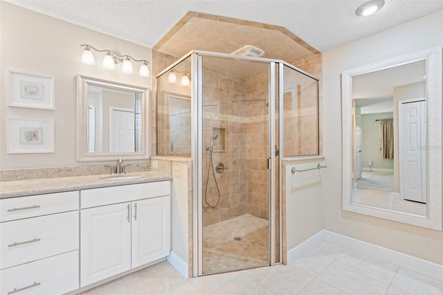 8230 AMBROSE COVE WAY, Orlando, FL 32819