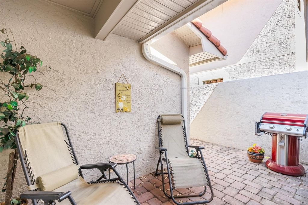 Image 17 of property listing at 8230 AMBROSE COVE WAY, Orlando, FL 32819