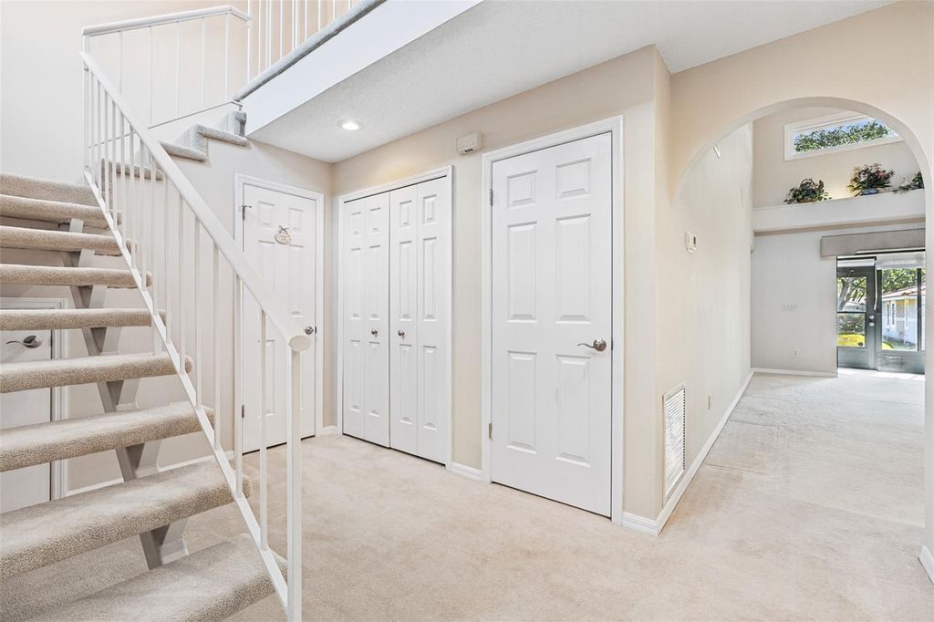 Image 20 of property listing at 8230 AMBROSE COVE WAY, Orlando, FL 32819