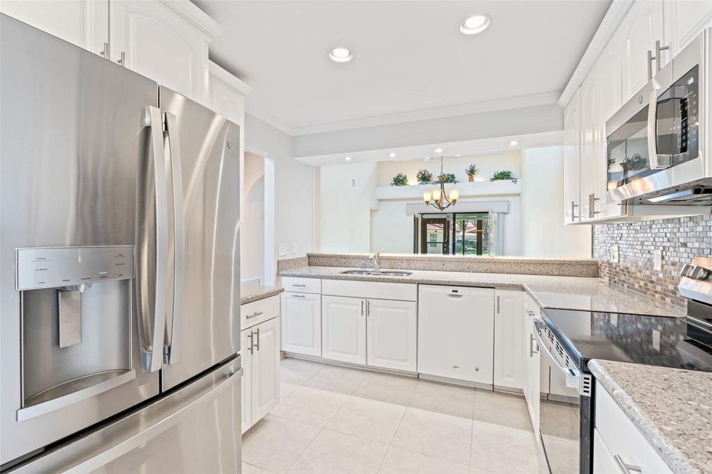 Image 25 of property listing at 8230 AMBROSE COVE WAY, Orlando, FL 32819