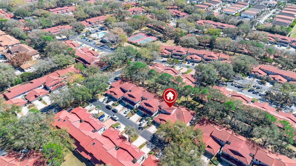 Image 4 of property listing at 8230 AMBROSE COVE WAY, Orlando, FL 32819