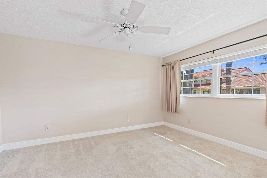 Image 39 of property listing at 8230 AMBROSE COVE WAY, Orlando, FL 32819