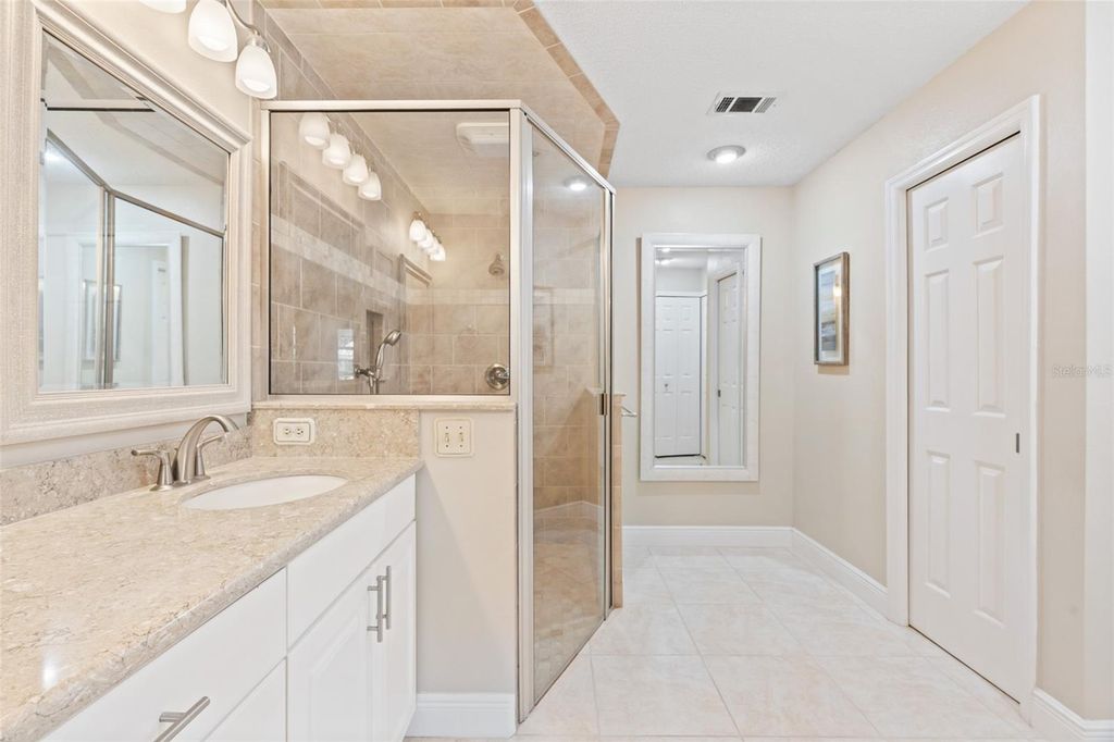 Image 44 of property listing at 8230 AMBROSE COVE WAY, Orlando, FL 32819