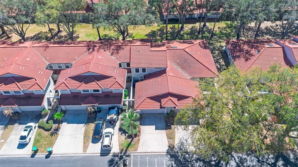 Image 6 of property listing at 8230 AMBROSE COVE WAY, Orlando, FL 32819