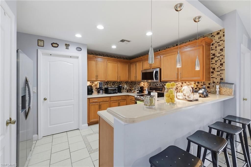 Image 9 of property listing at 2612 Ceitus PKWY, Cape Coral, FL 33991