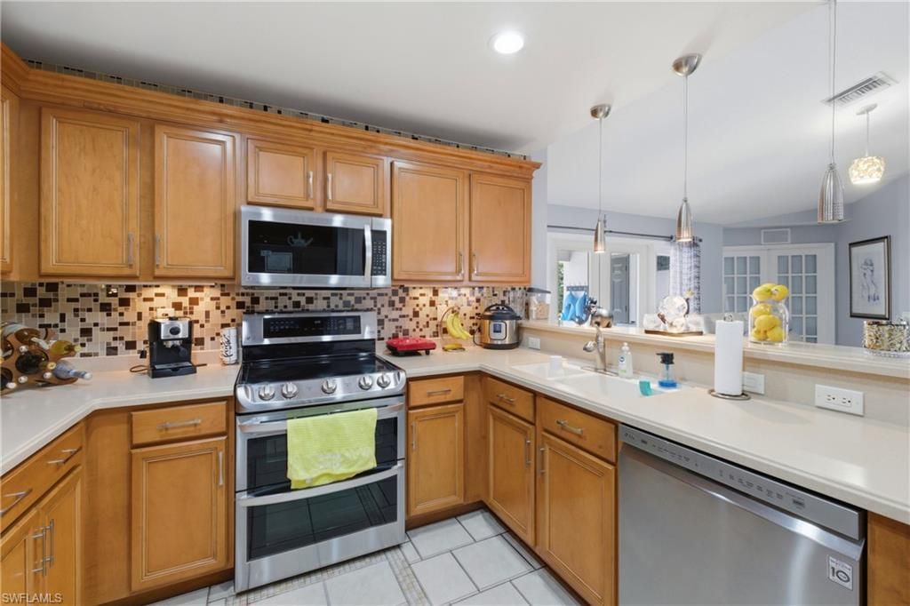 Image 12 of property listing at 2612 Ceitus PKWY, Cape Coral, FL 33991